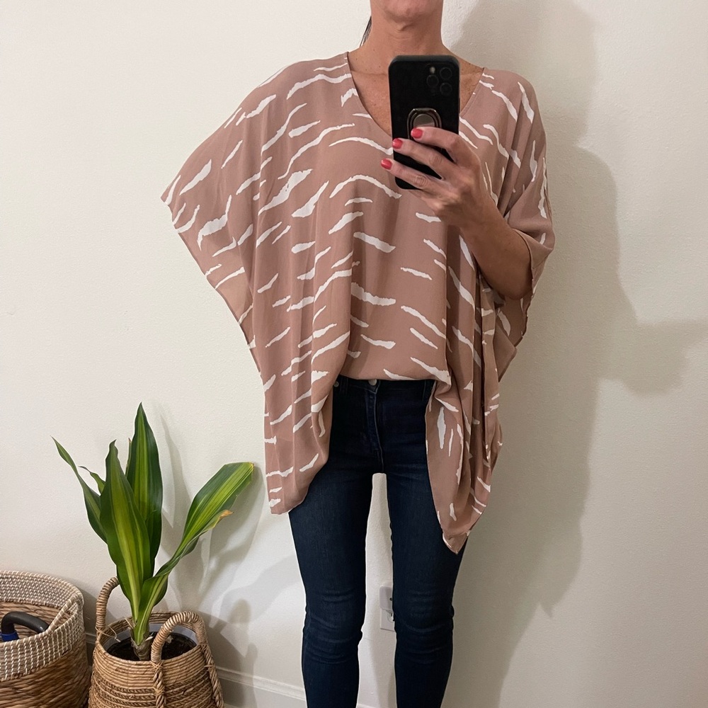 Buddy Love oversized tunic top size extra small. great condition.